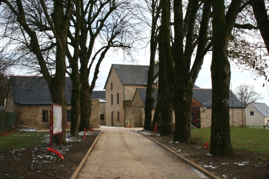 L'ancien presbytère devenu la mairie et le centre d'arts